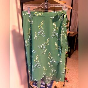 The Loft kelly green floral wrap skirt. Size 6